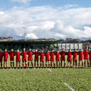 L'equipe suisse chante l'hymne nationale au Rugby Europe Trophy. [Keystone - Leo Duperrex]