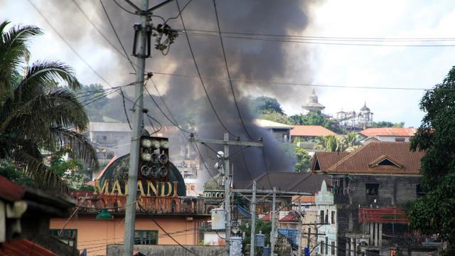 Frappe aérienne de l'armée philippine sur Marawi, 30.05.2017. [EPA/Keystone - Richel Umel]