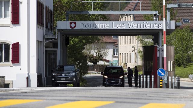 La douane des Verrières, dans le canton de Neuchâtel. [Keystone - Jean-Christophe Bott]