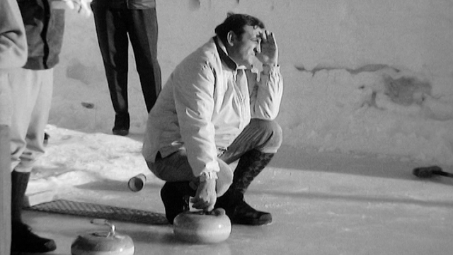 Lino Ventura, amateur de curling, 1968. [RTS]