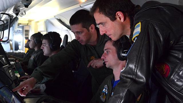 Des soldats de la Navy argentine tentent de localiser le sous-marin San Juan, le 26 novembre 2017. [Keystone - Argentina Navy]