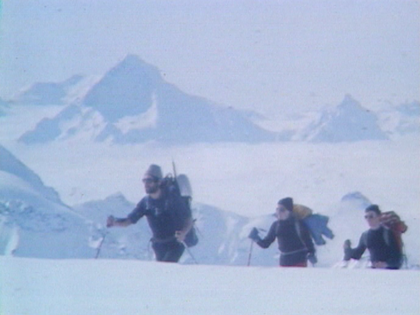 Ski-alpinisme sur la voie de la Haute-route, 1978. [RTS]