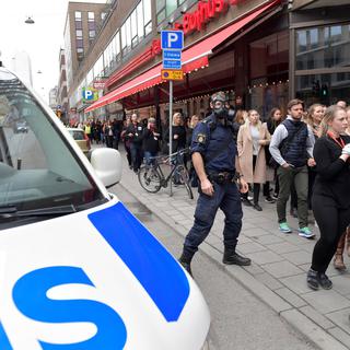 La police a demandé aux habitants d'éviter le centre de la capitale suédoise. [TT News Agency/Reuters - Jessica Gow]