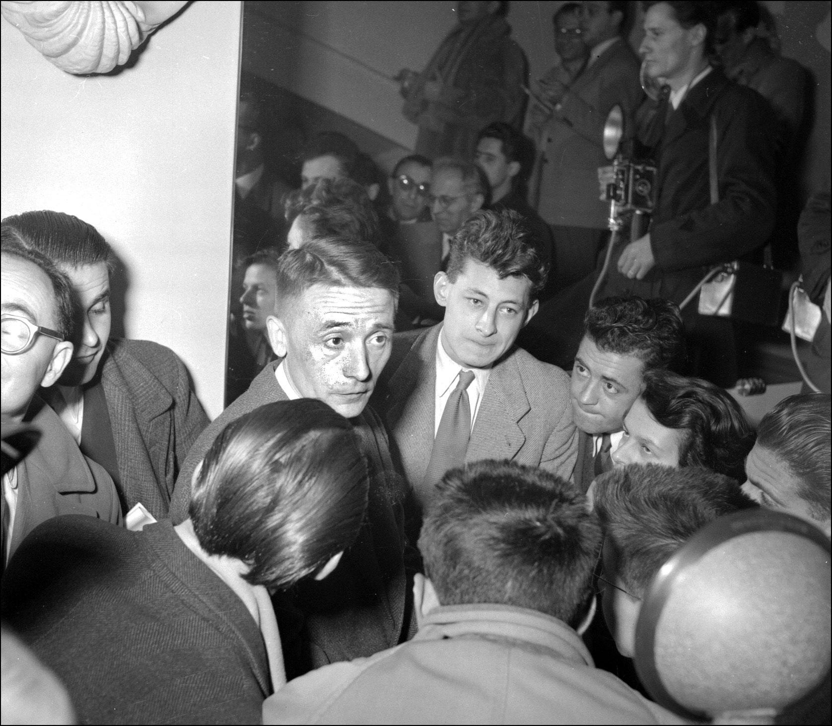 Julien Gracq, lauréat du prix Goncourt 1951, le 3 décembre 1951, à Paris. L'écrivain l'a refusé. [AFP]