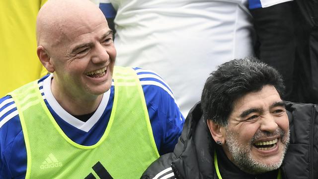 Infantino peut compter sur le soutien de Maradona. [Walter Bieri]