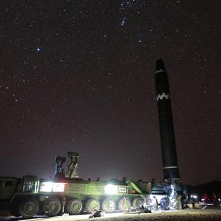 Image d'un missile nord-coréen de type Hwasong-15, publiée par l'agence de presse gouvernementale le 30 novembre 2017. [KCNA]