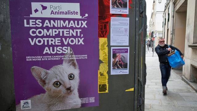 Affiche du Parti animaliste français lors des législatives de juin 2017. [AFP - Joël Saget]