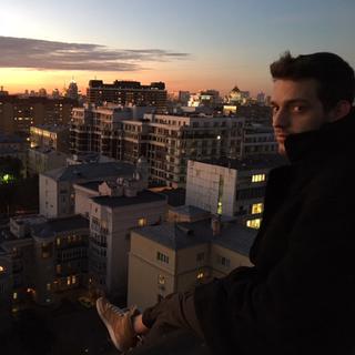 Sur les toits de Moscou avec Kirill Vselensky. [RTS - Isabelle Cornaz]