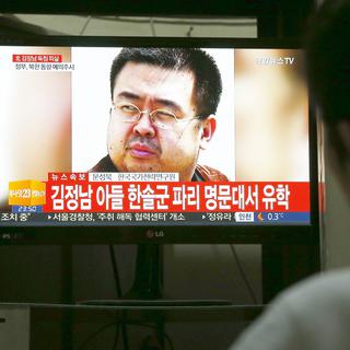 Les chaînes de télévision sud-coréennes ont annoncé la nouvelle de l'éventuel assassinat du demi-frère du leader nord-coréen Kim Jong-un. [Jeon Heon-kyun]