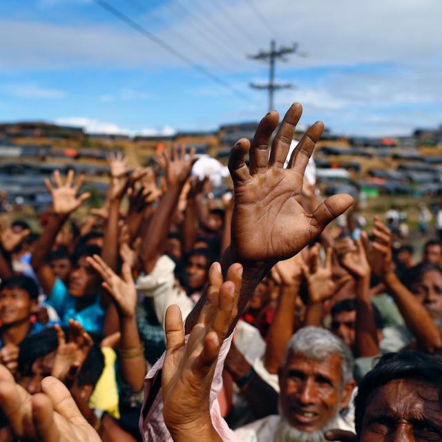 La communauté musulmane des Rohingyas, dont 600'000 membres ont fui la répression en Birmanie depuis fin août (ici un camp au Bangladesh en septembre 2017), est la plus importante minorité apatride. [Reuters - Danish Siddiqui]