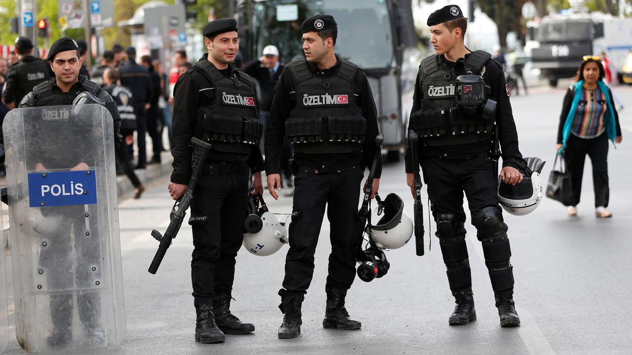 Des policiers turcs déployés lors d'une manifestation à Istanbul le 1er mai 2017 (image d'illustration). [REUTERS - Murad Sezer]