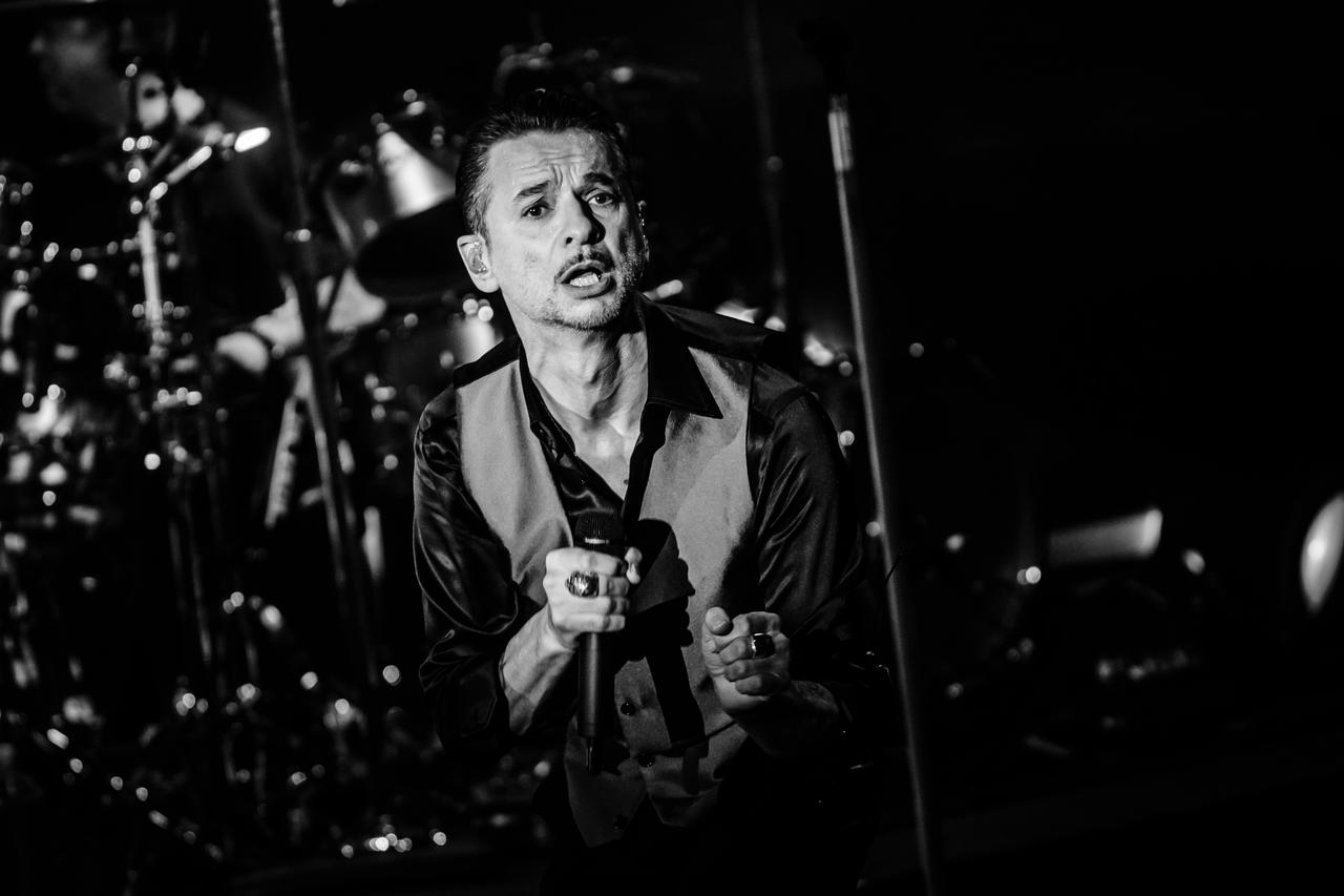 Dave Gahan, leader de Depeche Mode, sur scène à Berlin, 17 mars 2017.ATTENTION: DROITS RESTREINTS A UNE SEULE UTILISATION: RTSCULTURE, MARS 2017. ATTENTION: DROITS RESTREINTS A UNE SEULE UTILISATION: RTSCULTURE, MARS 2017. ATTENTION: DROITS RESTREINTS A UNE SEULE UTILISATION: RTSCULTURE, MARS 2017. [Redferns - Getty Images/Stefan Hoederath/Redferns]