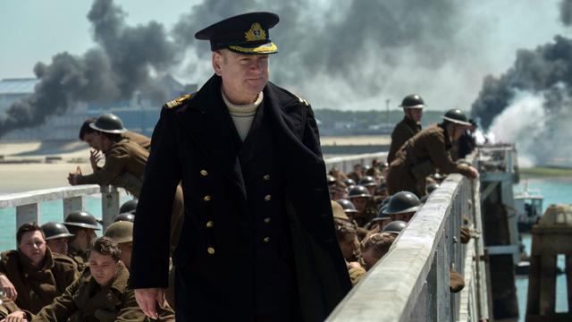 Kenneth Branagh dans le film "Dunkerque". [Warner Bros/Dombey street prod/Collection Christophel]