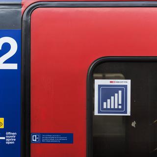 Les CFF n'envisagent pas de proposer du wifi dans les trains régionaux en Suisse. [KEYSTONE - Christian Beutler]