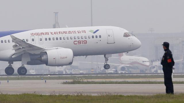 Le premier avion moyen-courrier chinois, le C919, capable de transporter 168 passagers sur plus de 5000 km. [AP/Keystone - Aly Song]