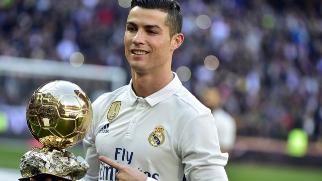 Cristiano Ronaldo prêt à recevoir un 5e Ballon d'Or. [Gérard Julien]