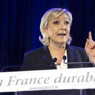 Le programme de Marine Le Pen influe sur les cours de l'euro. [EPA/Keystone - Ian Langsdon]