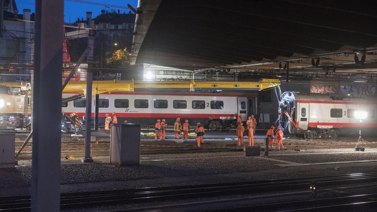 Un train Eurocity a déraillé mercredi après-midi en gare de Lucerne. [Keystone - EPA/URS FLUEELER]