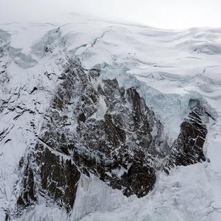 Le lieu de l'effondrement sur le glacier de Trift. [Keystone - EPA/Dominic Steinmann]