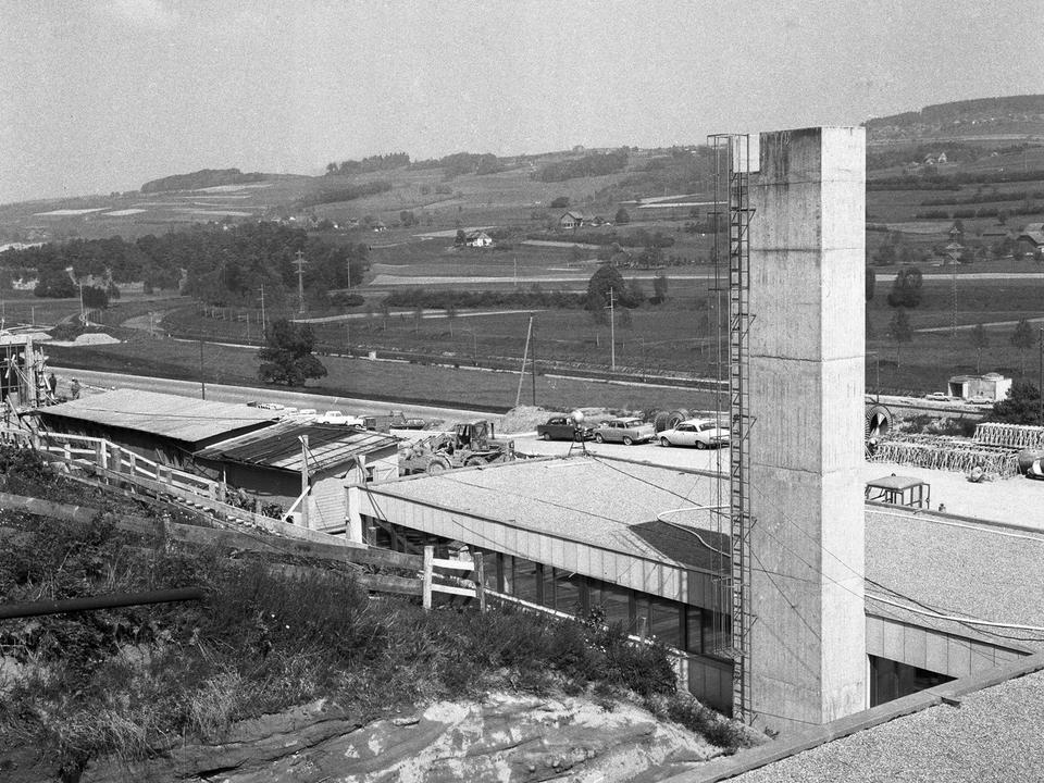 Le site de construction du réacteur de Lucens, en 1965. [Keystone]