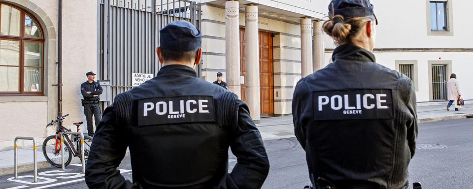 Les rapports compliqués entre syndicats de police et Etat ont rythmé la législature. [Keystone - Salvatore Di Nolfi]