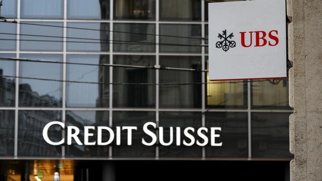 Les enseignes de Credit Suisse et UBS à Bâle (image prétexte). [afp - Fabrice Coffrini]