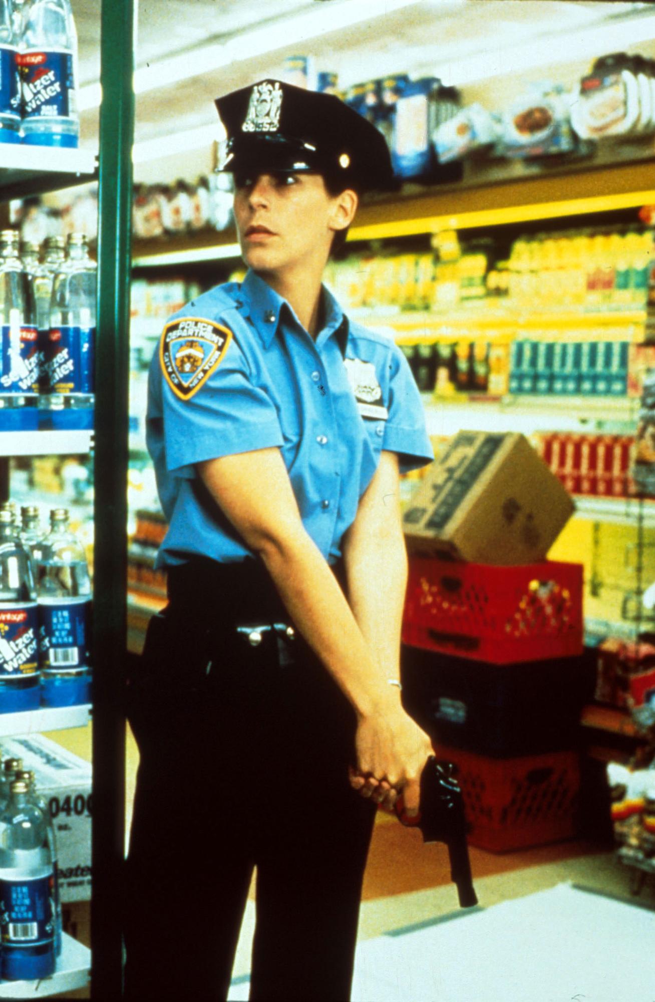 Jamie Lee Curtis dans "Blue Steel" réalisé par Kathryn Bigelow en 1990. [AFP - Archives du 7eme Art]