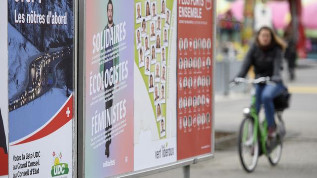 Affiches électorales en ville de Neuchâtel en vue des élections cantonales, dont le premier tour aura lieu le 2 avril. [Laurent Gillieron]