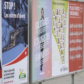 Affiches électorales en ville de Neuchâtel en vue des élections cantonales, dont le premier tour aura lieu le 2 avril. [Laurent Gillieron]