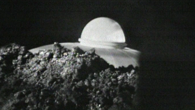 Un étrange vaisseau spatial atterrit à Aïre-la-Ville le 22 juin 1971. [RTS]