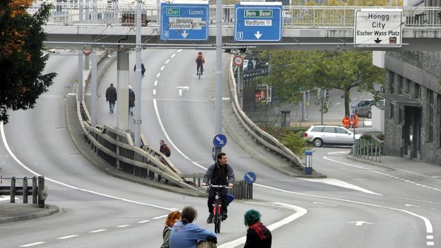 Les jeunes socialistes rêvent de voir Zurich vidée de ses voitures. [Keystone - Walter Bieri]