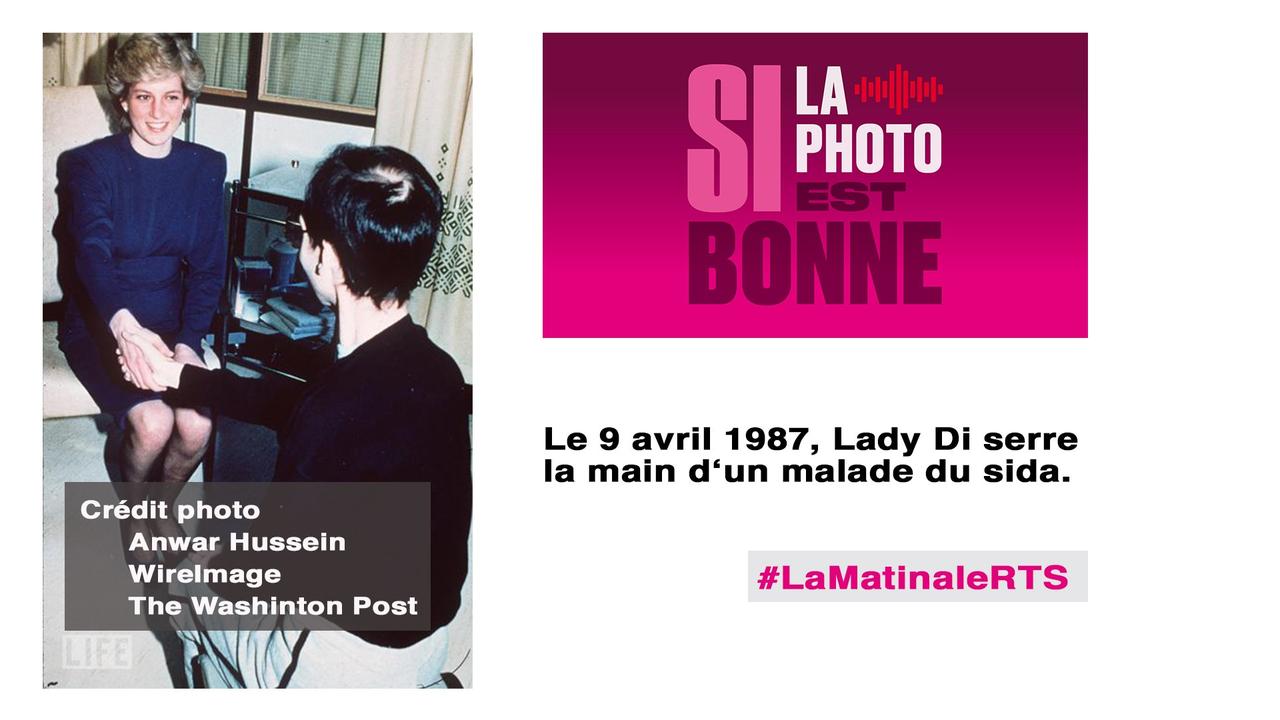 Le 9 avril 1987, Lady Di serre la main d'un malade du sida sans ses gants. [WireImage / The Washington Post - Anwar Hussein]