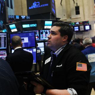 Dans le sillage de Wall Street, les investisseurs doutent de la capacité de Donald Trump à mettre en oeuvre ses politiques budgétaires et fiscales. [Getty images/AFP - Spencer Platt]