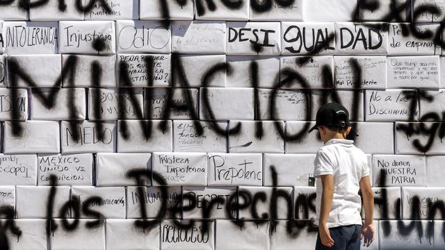 Installation à Mexico City pour protester contre le projet de Donald Trump de construire un mur à la frontière mexicaine. [Javier Garcia]