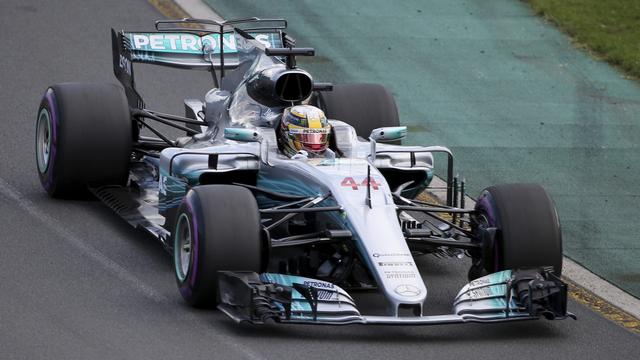 Lewis Hamilton le plus rapide en qualifications s'assure la pole position pour le 1er GP de la saison en Australie. [Rick Rycroft]