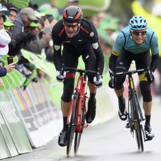 Stefan Kueng (Suisse) et Andriy Grivko (Ukraine) sur le sprint final de la deuxième étape du Tour de Romandie. [Laurent Gilléron]