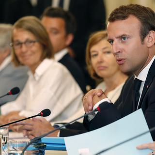 Emmanuel Macron entouré de son gouvernement, le 28 août 2017. [AFP - Christian Hartmann]