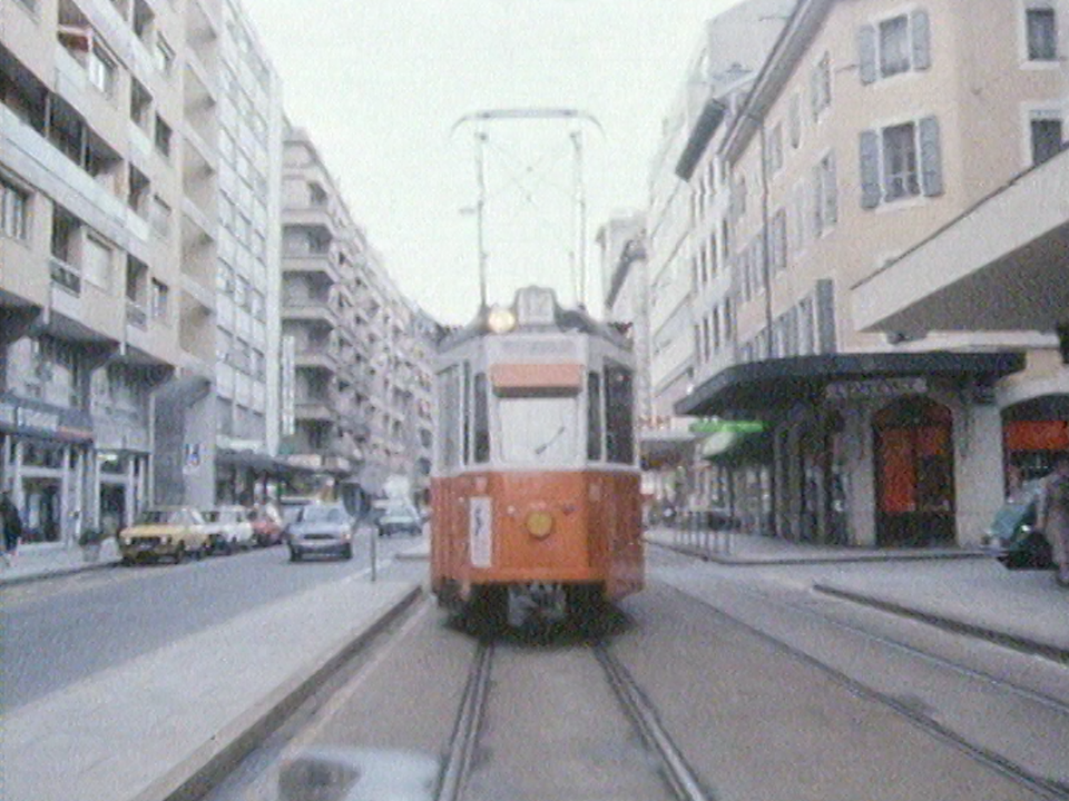 Le tram 12 à Genève en 1985. [RTS]