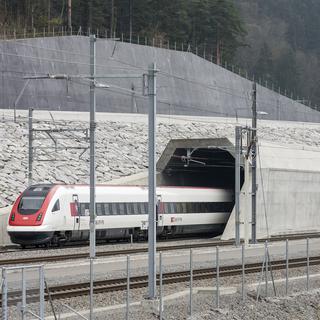 Quelque 2,3 millions de passagers ont emprunté le nouveau tunnel de base du Gothard, mis en service en décembre 2016. [Keystone - Alexandra Wey]