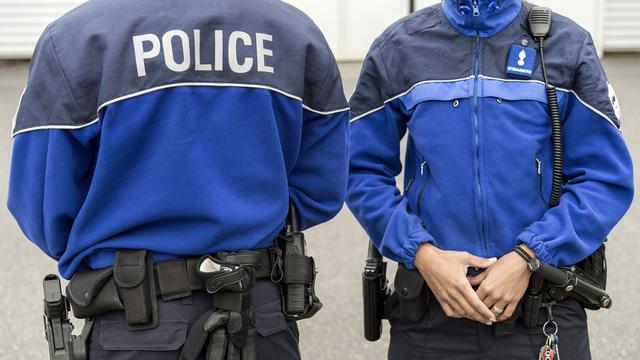 Les policiers fribourgeois ont dû intervenir pour empêcher le concert non autorisé. [Lukas Lehmann]