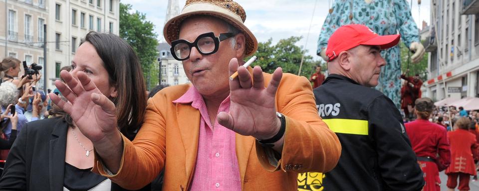 Jean-Luc Courcoult avec sa grand-mère géante à Nantes en juin 2014. [AFP - Fred Tanneau]