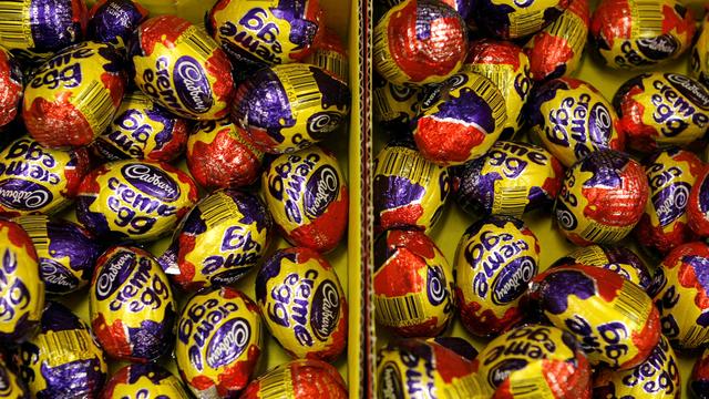 Les Creme Egg de Cadbury ont un succès phénoménal en Grande-Bretagne. [Reuters - Alessia Pierdomenico]