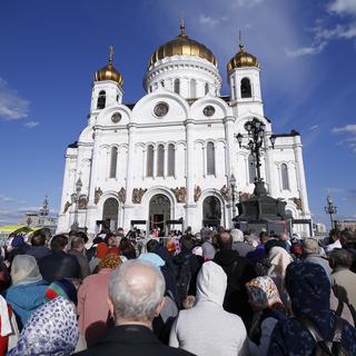 Des fidèles font la queue pour aller voir la relique de Saint-Nicolas exposée dans la cathédrale du Christ-Sauveur à Moscou. [REUTERS - Maxim Shemetov]