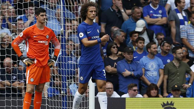 Mines sombres pour le gardien Courtois et David Luiz [Ian Kington]