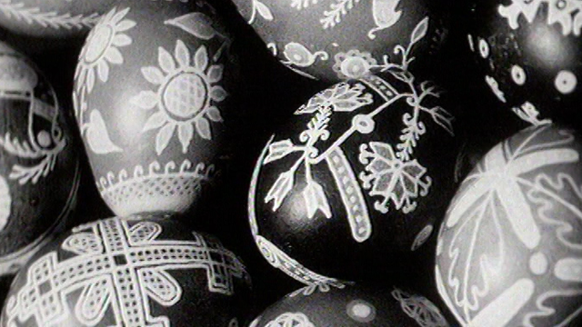 Oeufs de Pâques décorés en 1965. [RTS]