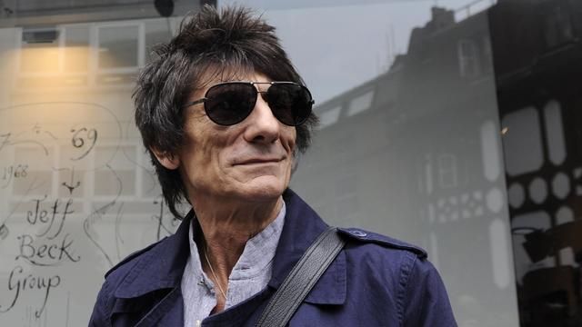 Ronnie Wood lors d'une exposition d'art à Londres en 2012. [EPA/Keystone - Facundo Arrizabalaga]