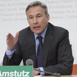Le conseiller national Adrian Amstutz (UDC/BE) a annoncé vendredi qu'il quittait ses fonctions de chef du groupe UDC au Parlement. [Keystone - Lukas Lehmann]