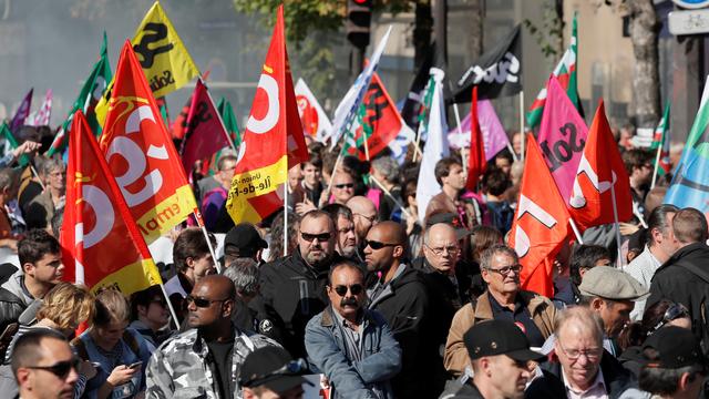 Les manifestants à Paris, dont Philippe Martinez de la CGT (au centre). [Reuters - Gonzalo Fuentes]