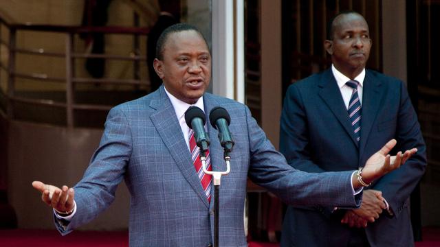 Le président kenyan Uhuru Kenyatta s'adresse aux médias à Nairobi. [AP Photo/Keystone - Sayyid Abdul Azim]