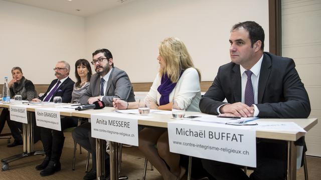 Le comité lors du lancement de son initiative "Contre l'intégrisme religieux", en novembre 2016 à Lausanne. [Keystone - Jean-Christophe Bott]